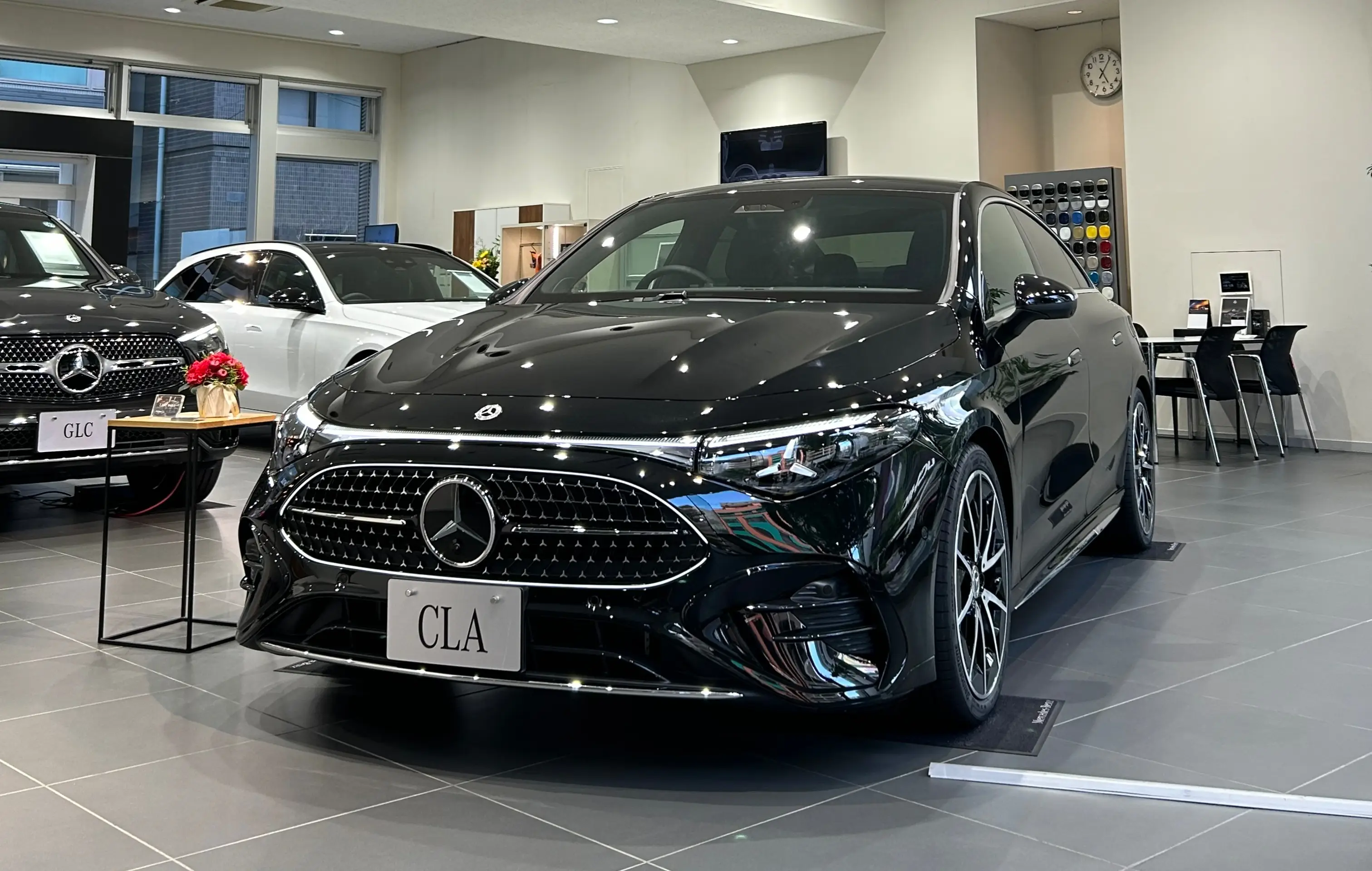 【中央】新型「CLA 180」が展示車として登場！