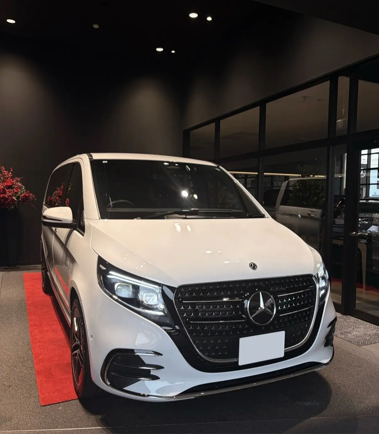 【横須賀】試乗車「V 220 d long」のご紹介
